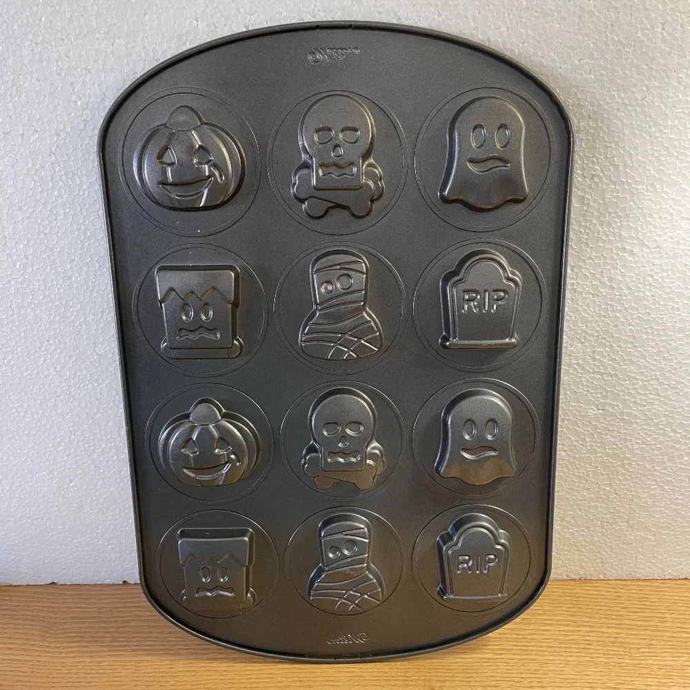 Wilton Halloween Mini Cake Cookie Pan Candy Mold Ghost Pumpkin Skeleton 12 Slots